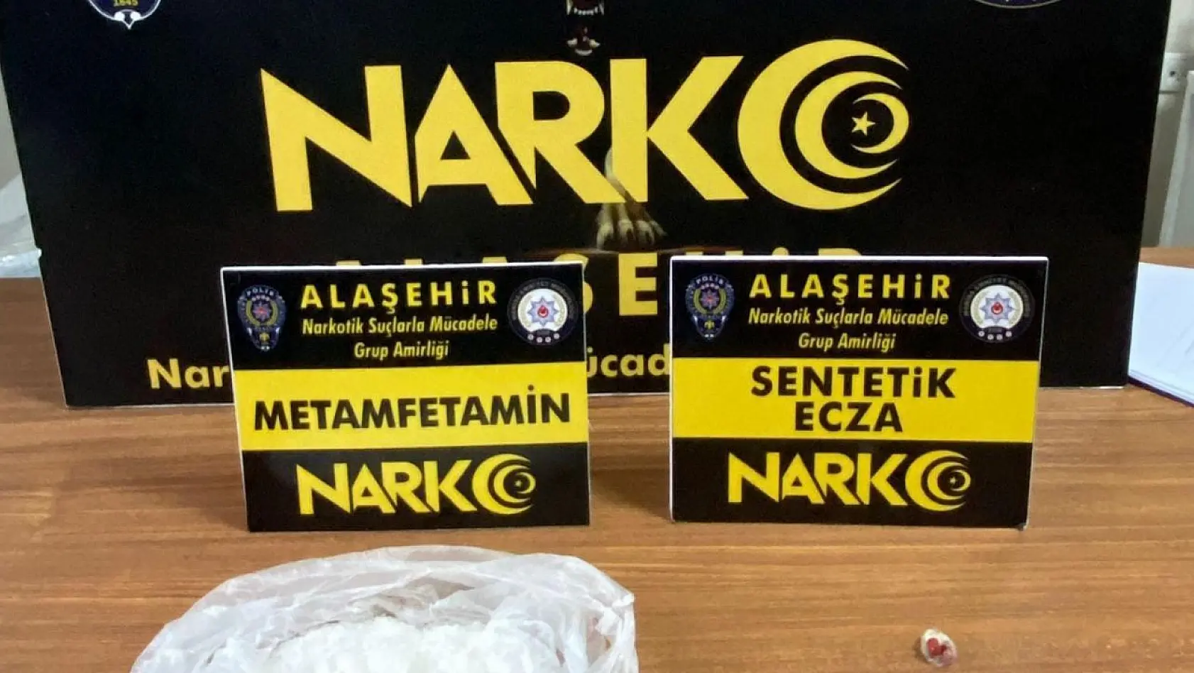 Manisa'da uyuşturucu tacirlerine operasyon: 2 kişi tutuklandı