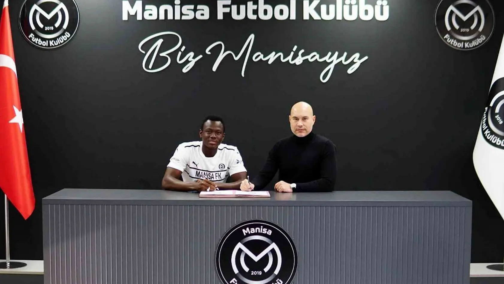 Manisa FK, Mamadou Cissokho ile profesyonel sözleşme imzaladı