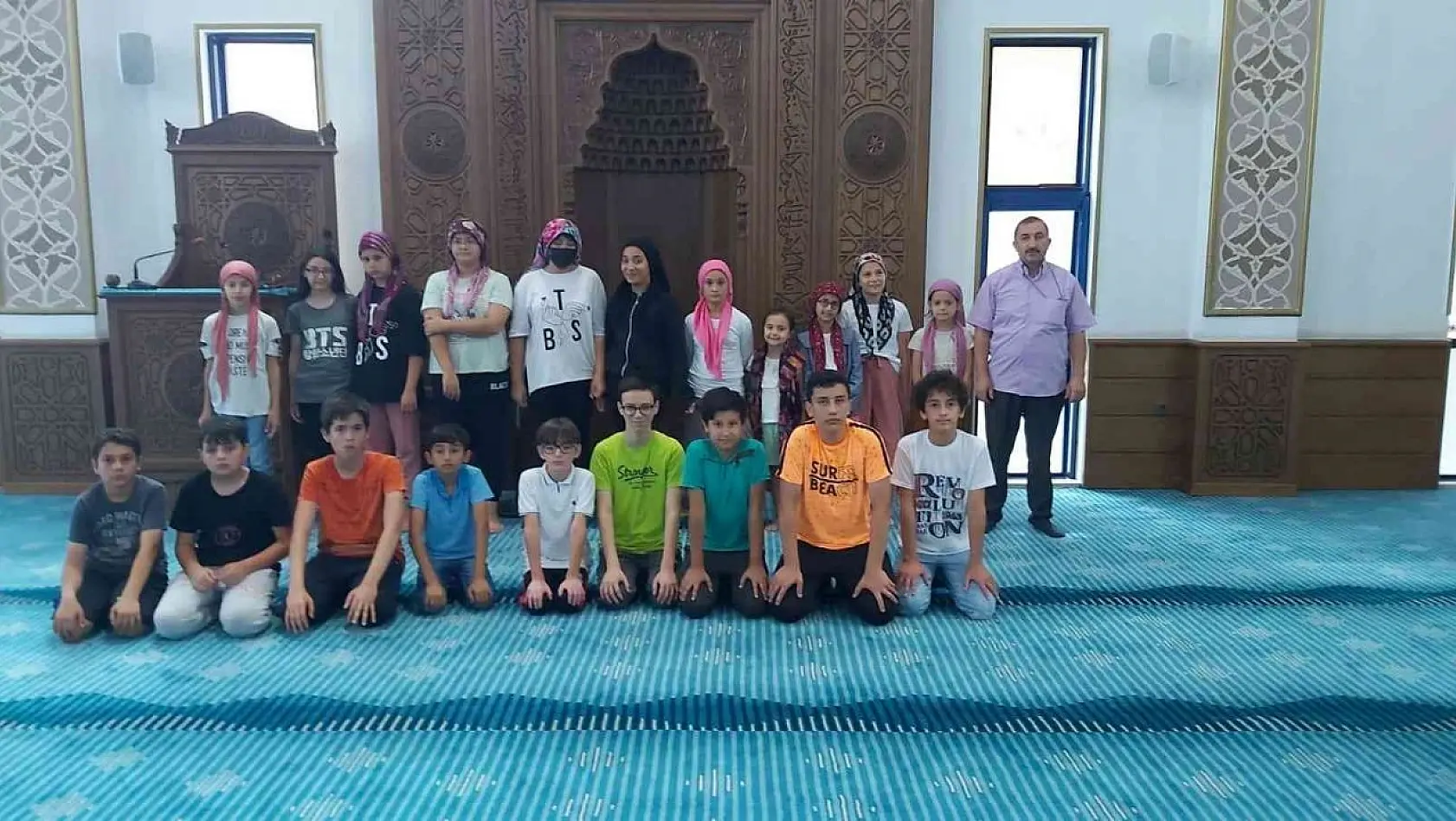 Manyas'ta camiler çocuk sesleriyle şenlendi