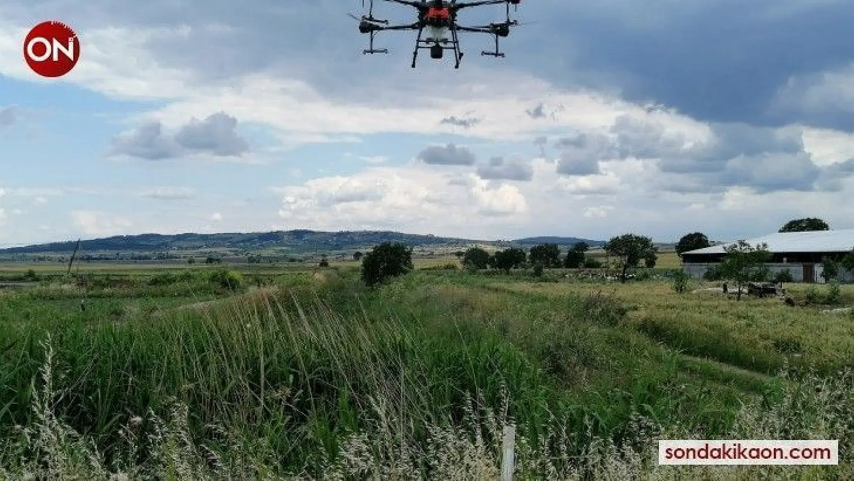 Manyas'ta drone ile sivrisineklere karşı zirai ilaçlama