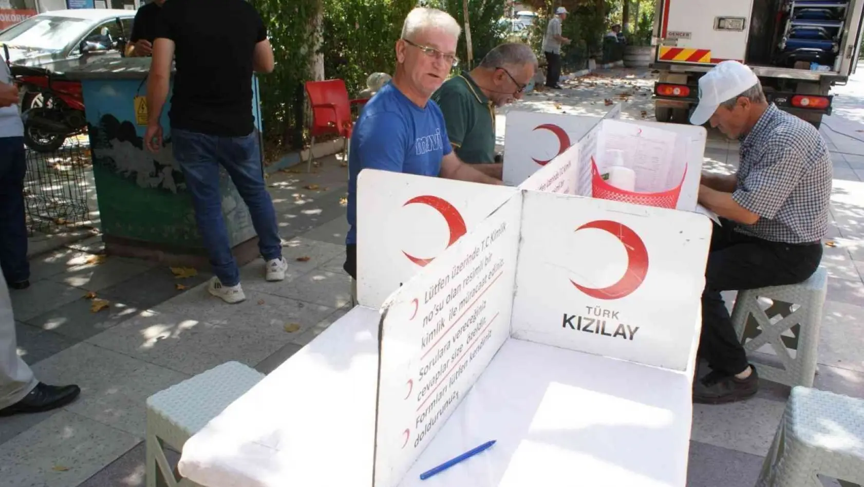 Manyas'ta vatandaşlardan kan bağışına ilgi