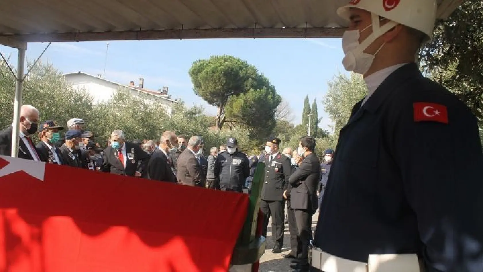 Manyas'ta vefat eden gaziye askerî tören
