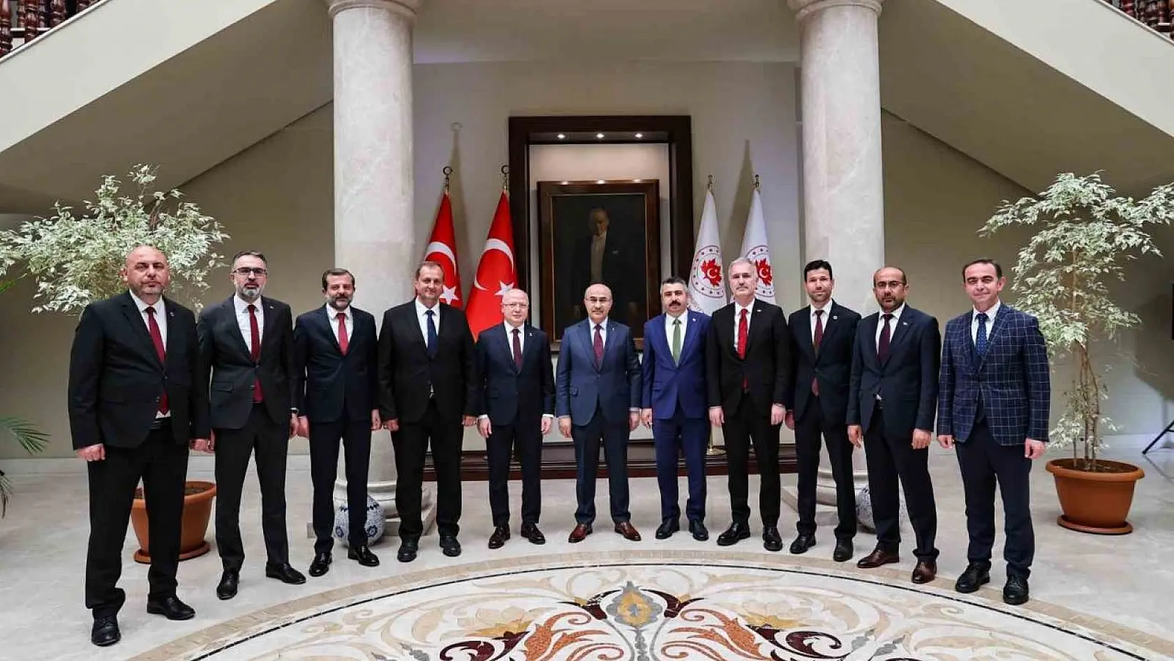 Mazbatalarını alan başkanlar, Vali Mahmut Demirtaş'ı ziyaret etti