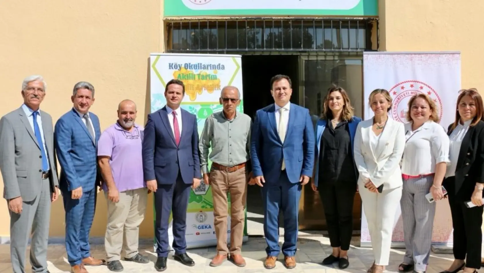 MEB İnşaat ve Emlak Genel Müdürü Gür, Muğla'da okulları ziyaret edip şampiyonları tebrik etti