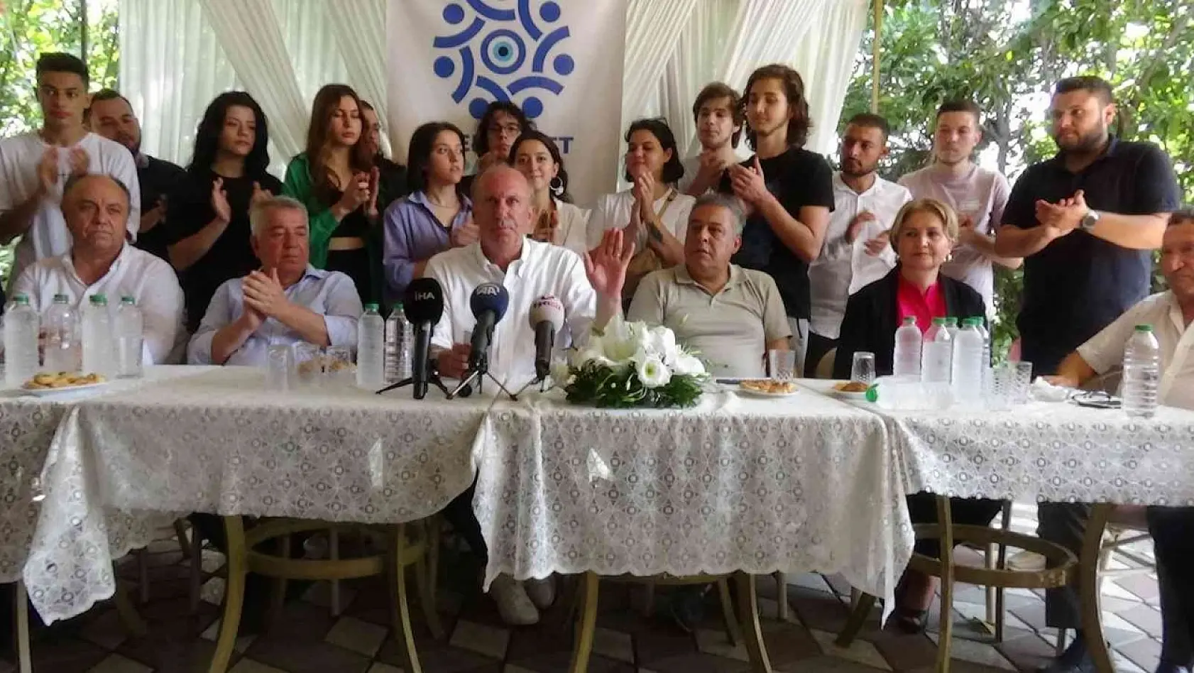 Memleket Partisi Genel Başkanı Muharrem İnce, Edremit'teki esnaf ziyaretlerinde konuştu