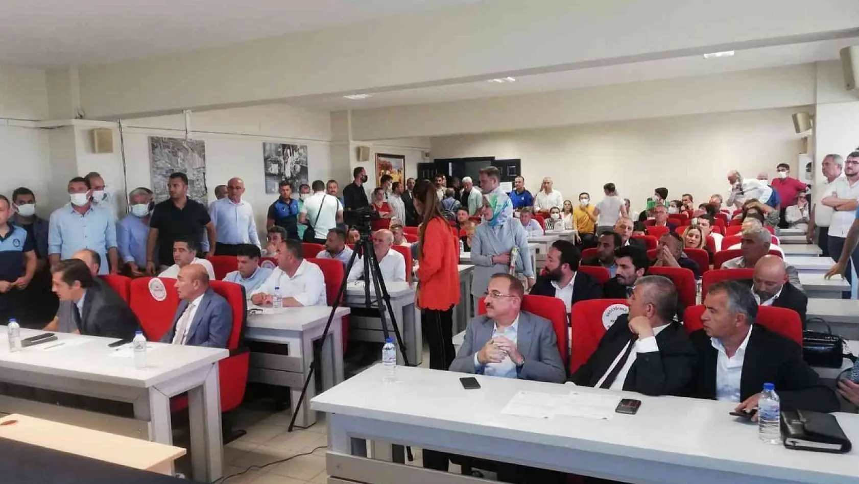 Menderes Belediyesi seçimleri başladı