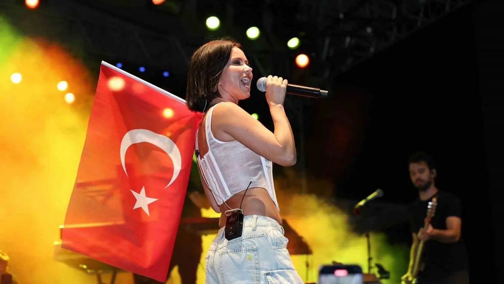 Menemen'deki Çömlek Festivali'nde Inna rüzgarı