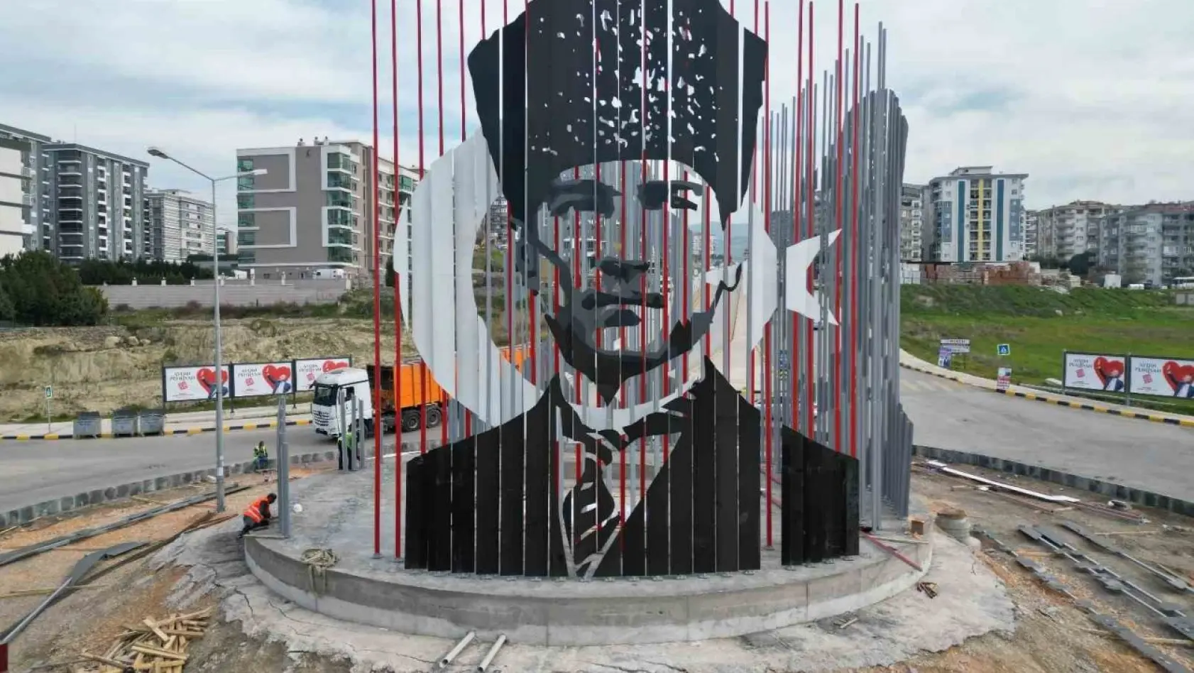 Menemen'e 4 boyutlu Atatürk anıtı