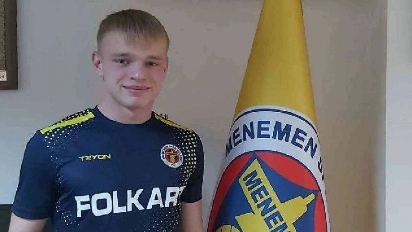 Menemenspor'da İlyas Antekin profesyonel oldu