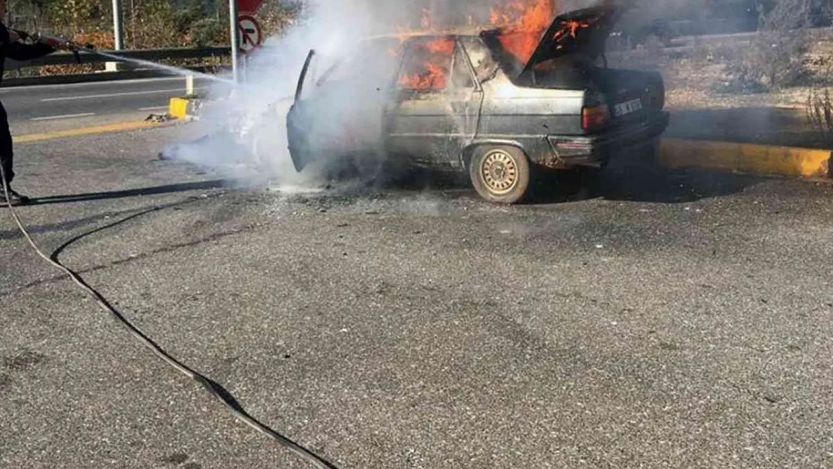 Menteşe'de araç yangını