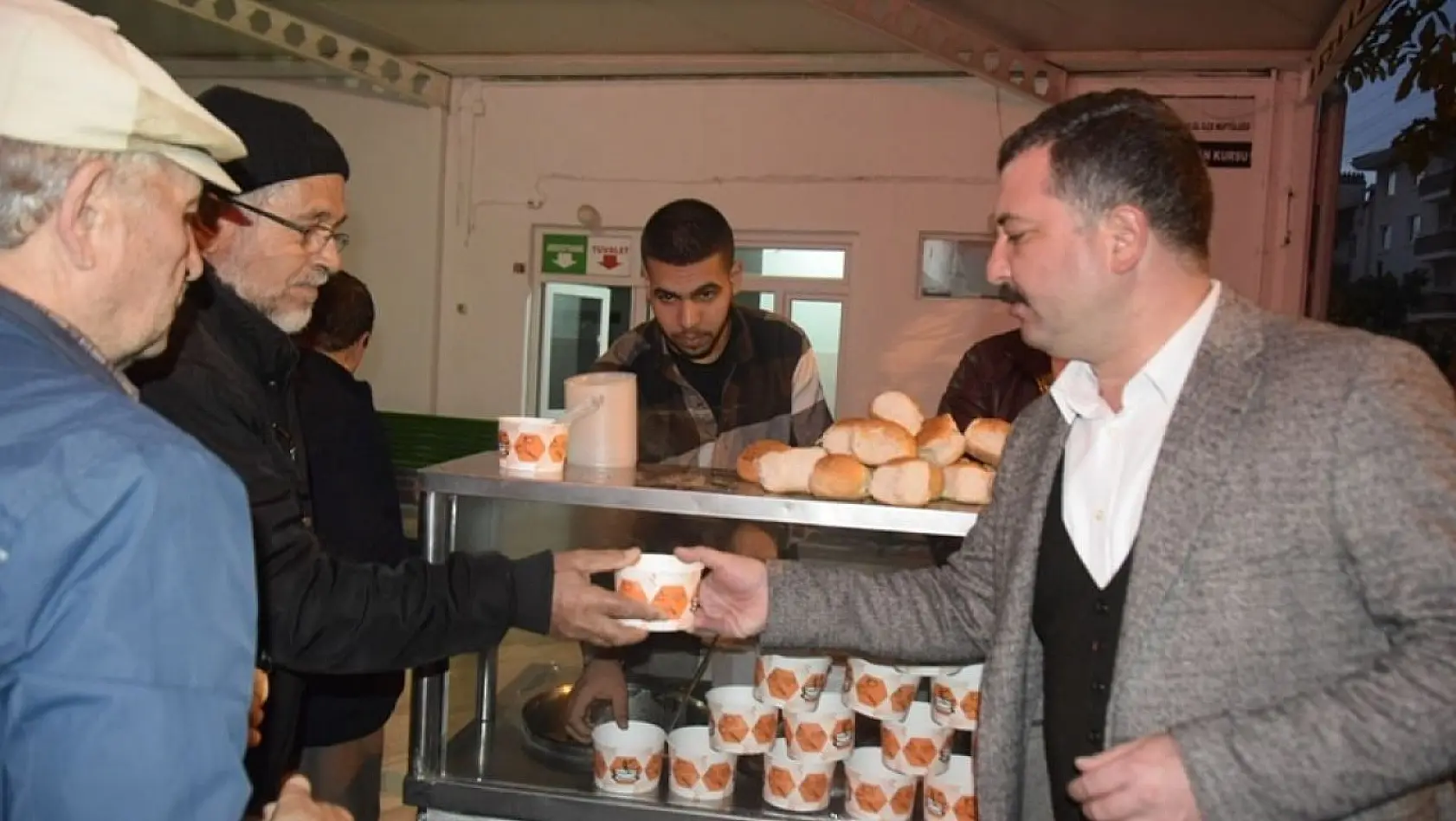 MHP'den Gündoğan mahallesinde sabah çorbası