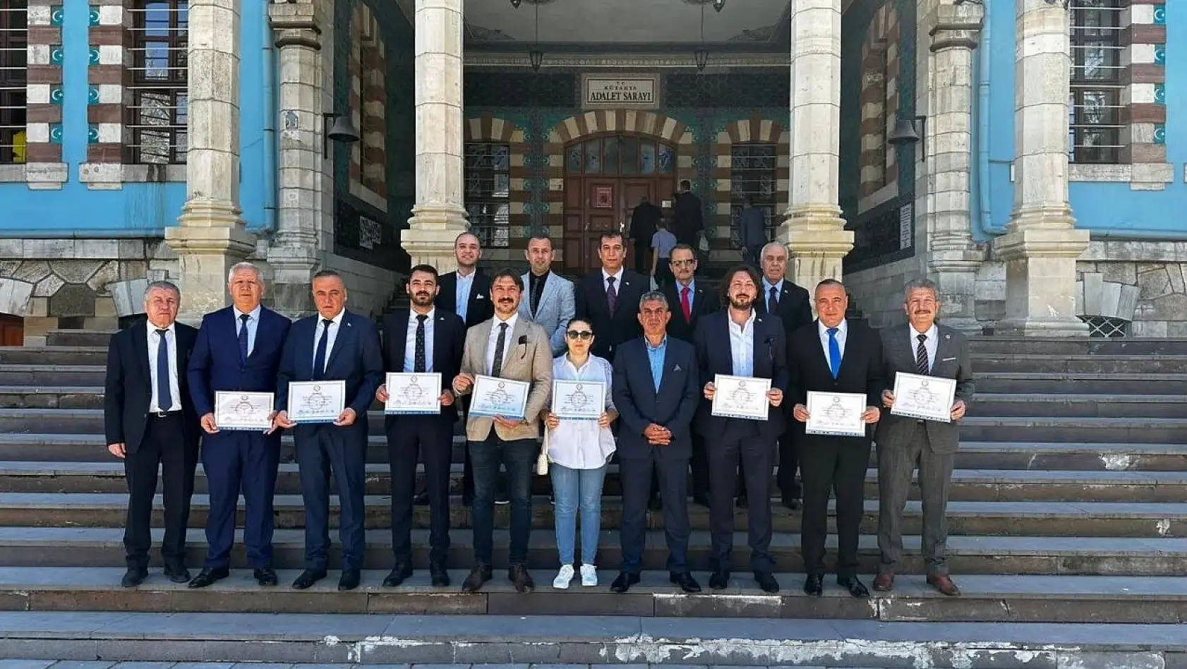 MHP'den il genel meclisi ve belediye meclis üyesi seçilen adaylar mazbatalarını aldı