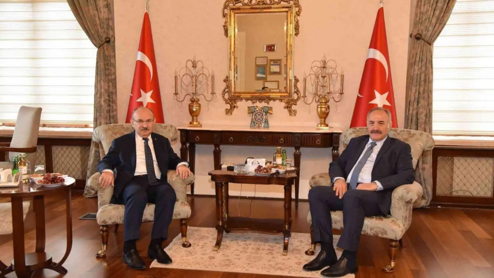 Milli Güvenlik Kurulu Genel Sekreteri Seyfullah Hacımüftüoğlu Vali Karadeniz'i ziyaret etti