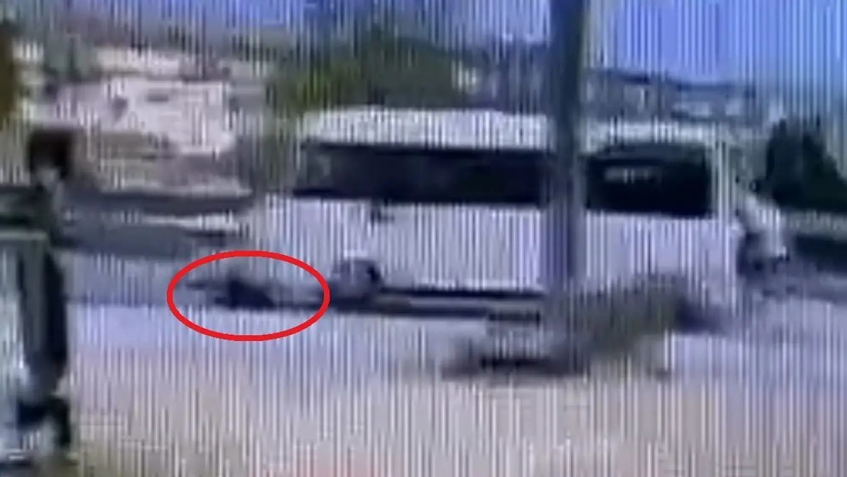 Minibüsün altında metrelerce sürüklenen işçinin ölümü kamerada