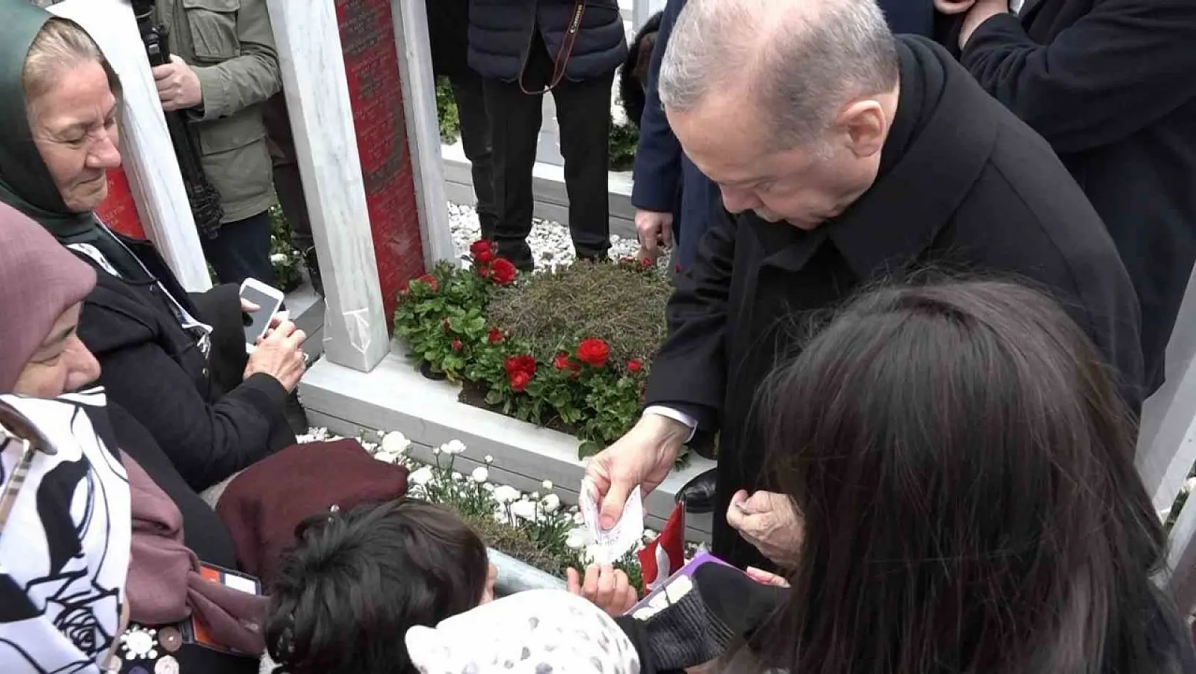 Minik Poyraz'a Cumhurbaşkanı Erdoğan'dan 200 lira harçlık