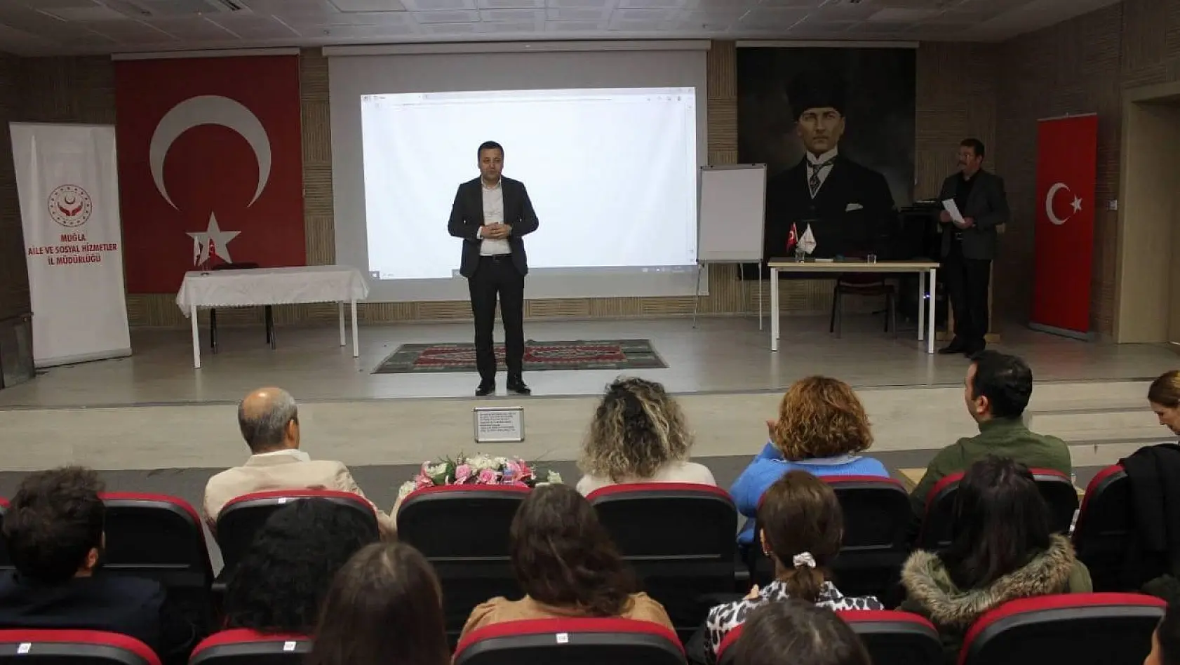 Muğla'da Aile ve Sosyal Hizmetler Müdürlüğü personeline ilkyardım eğitimi