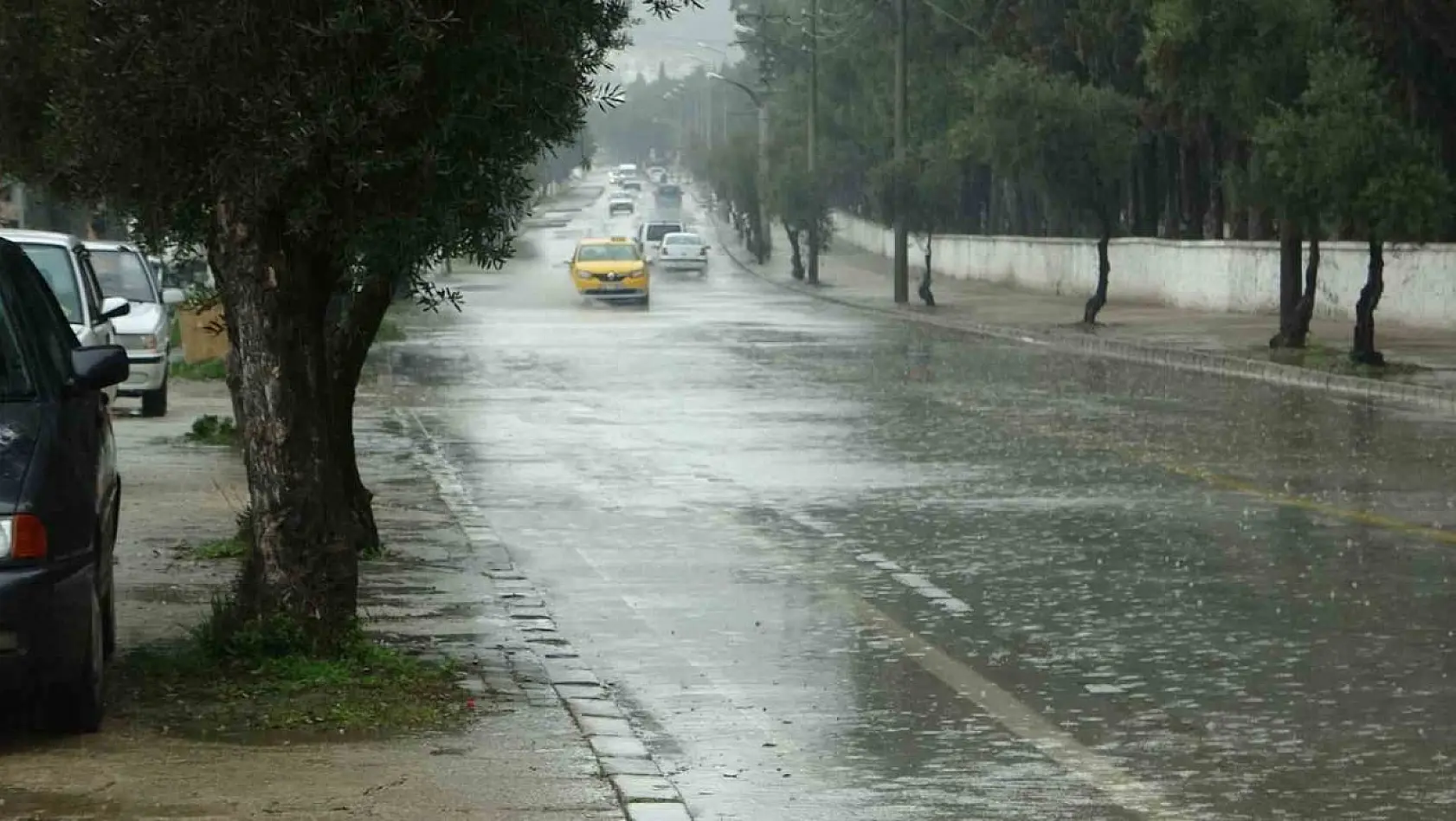Muğla'da sağanak yağış etkili oluyor