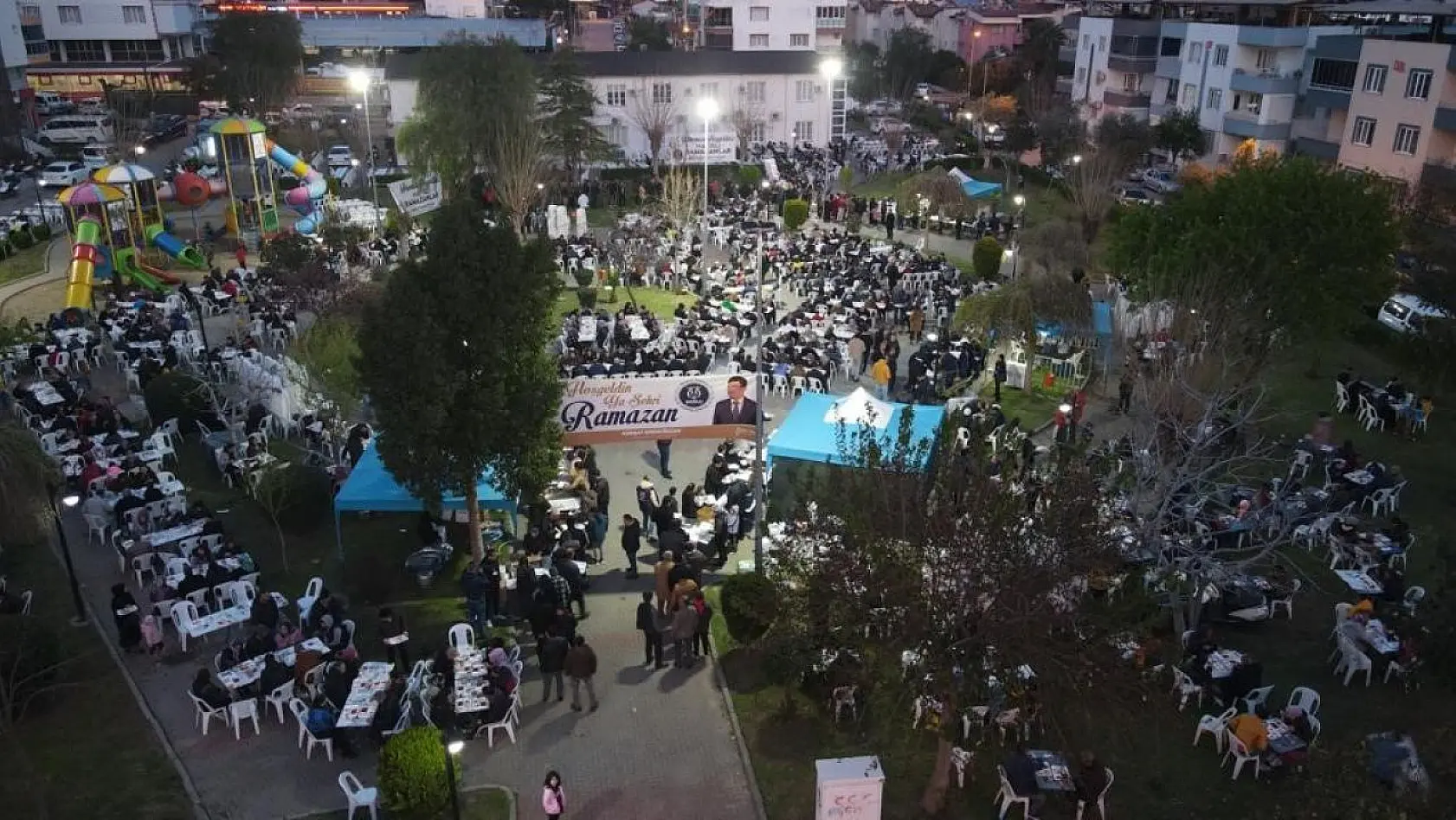 Nazilli Belediyesi iftar yemeklerine Yeşil Mahalle'de devam etti