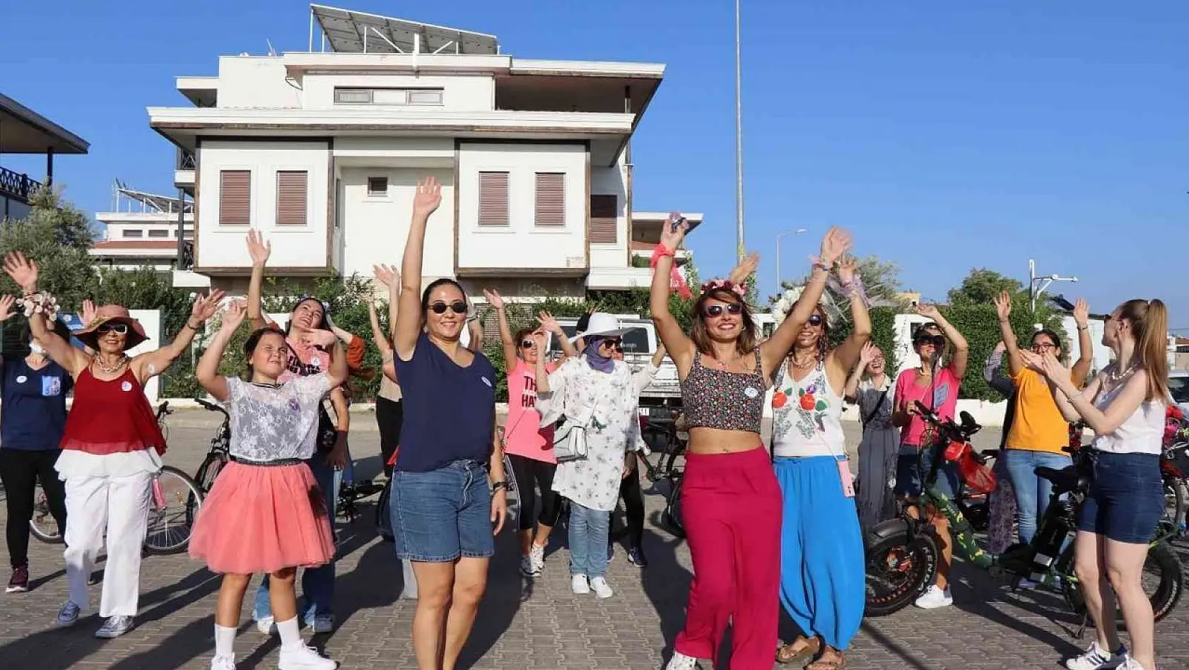 Nazilli'de 'Süslü Kadınlar' bisiklet turu gerçekleştirildi