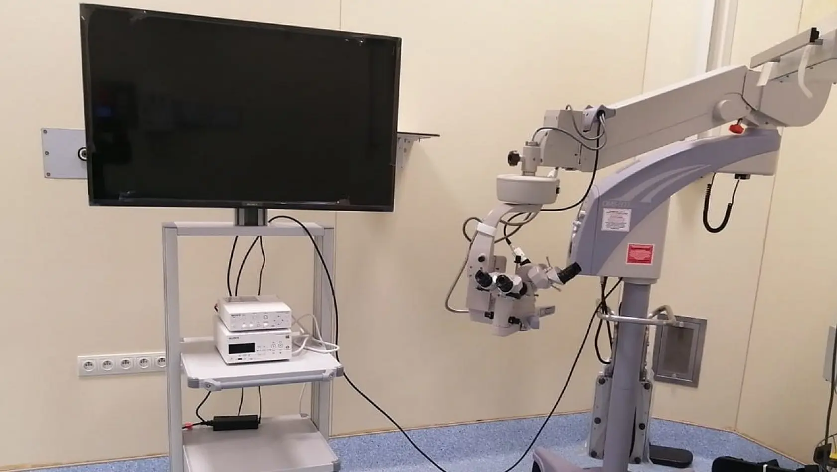 Nazilli Devlet Hastanesi'nde göz ameliyat mikroskobu hizmete sunuldu
