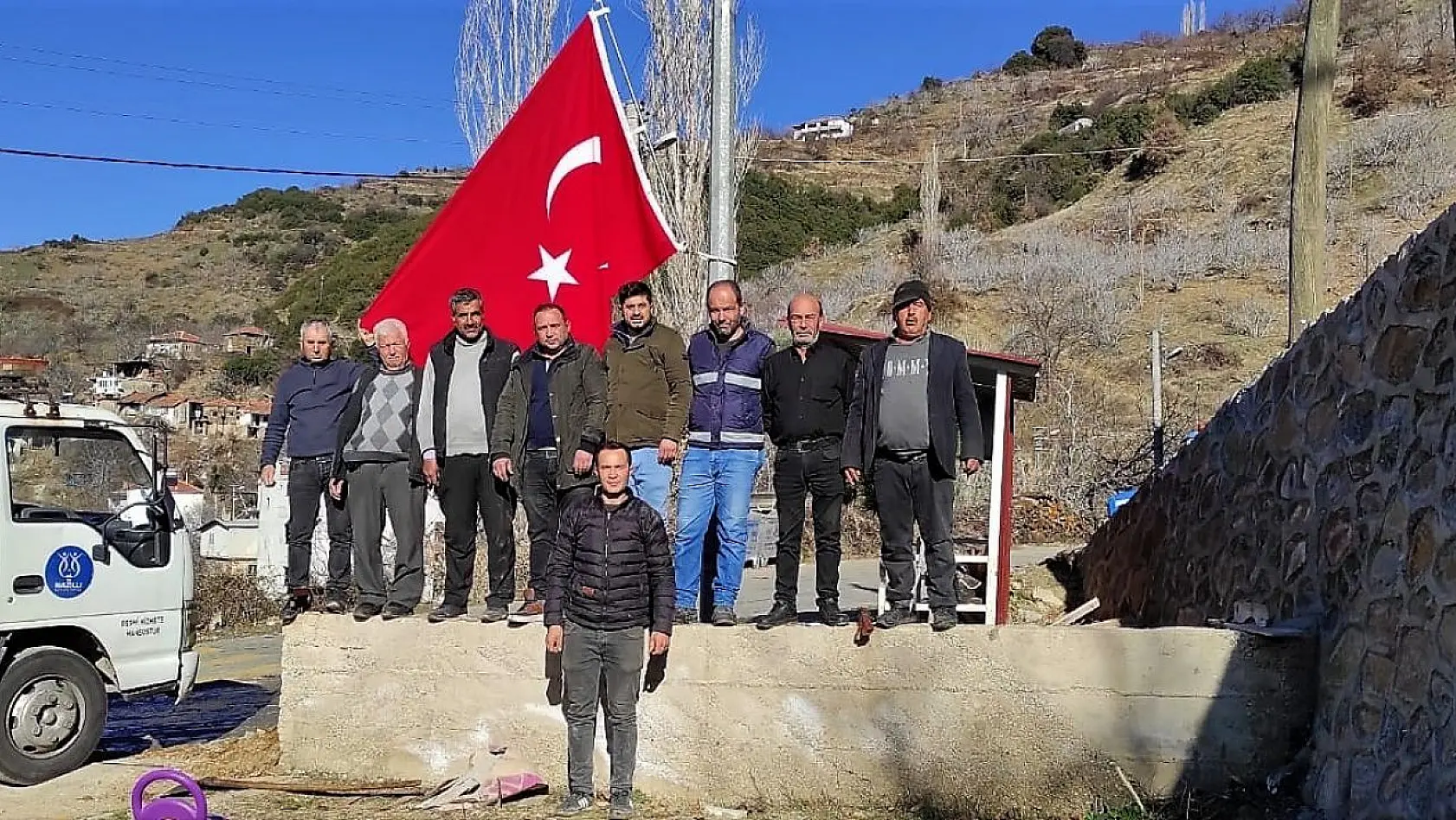 Nazilli Yukarıörencik Mahallesi'ne dev Türk bayrağı