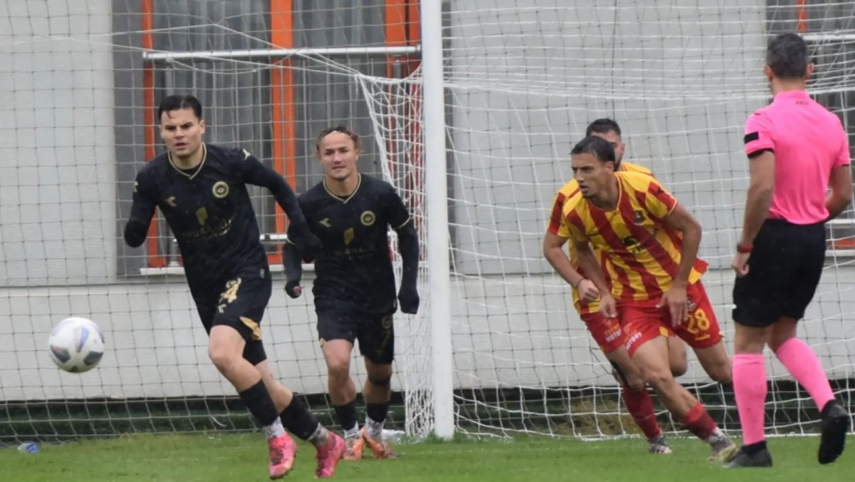 Nilüfer Belediye FSK rakibini 4 golle mağlup etti