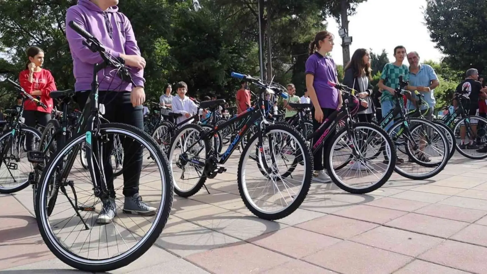 Ortaca'da 55 çocuğa bisiklet hediye edildi