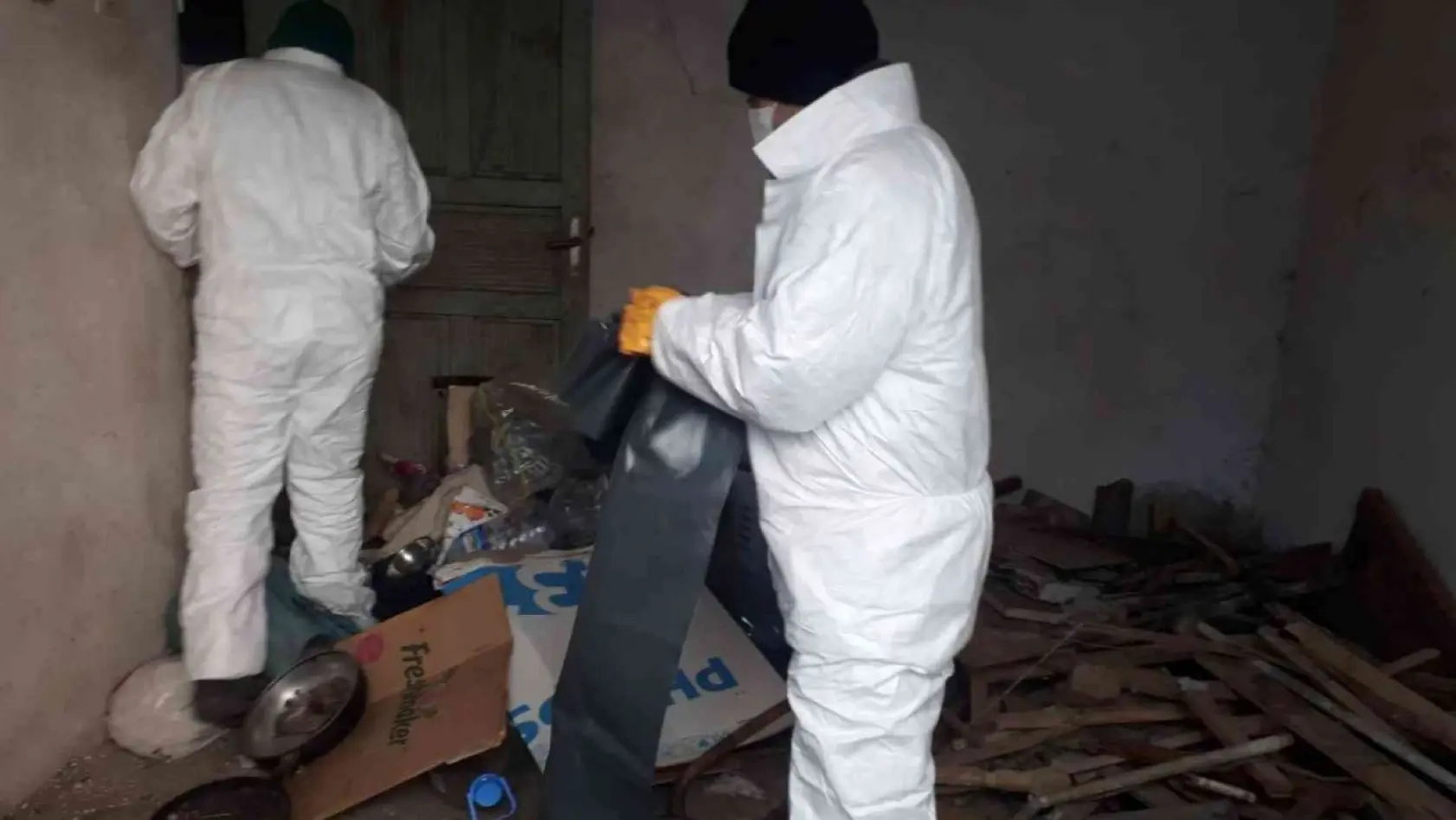 Osmangazi'de çöp ev temizlendi mahalleli nefes aldı