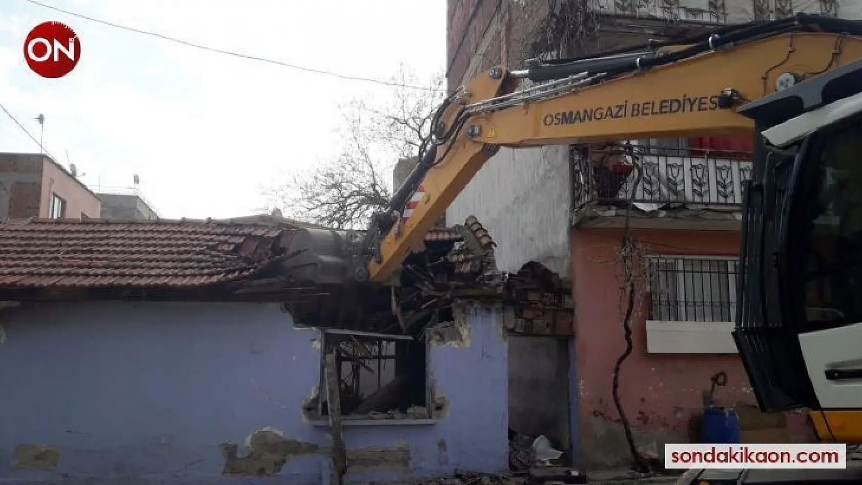 Osmangazi'de metruk binalar huzur ve güvenlik için yıkılıyor