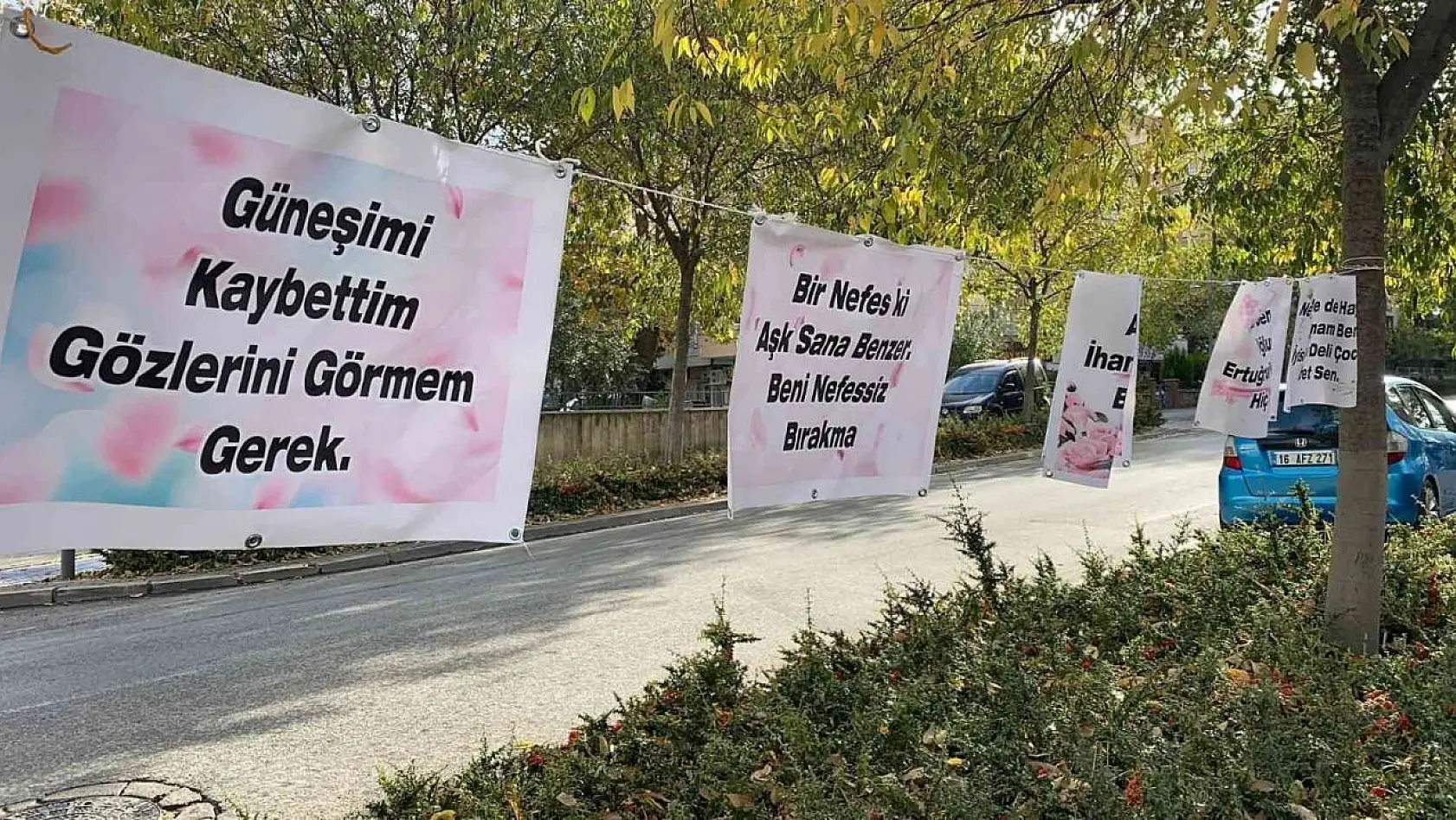 (Özel) Bursa'da eşine kendisini affettirmek için çalıştığı marketin karşısına pankart astı