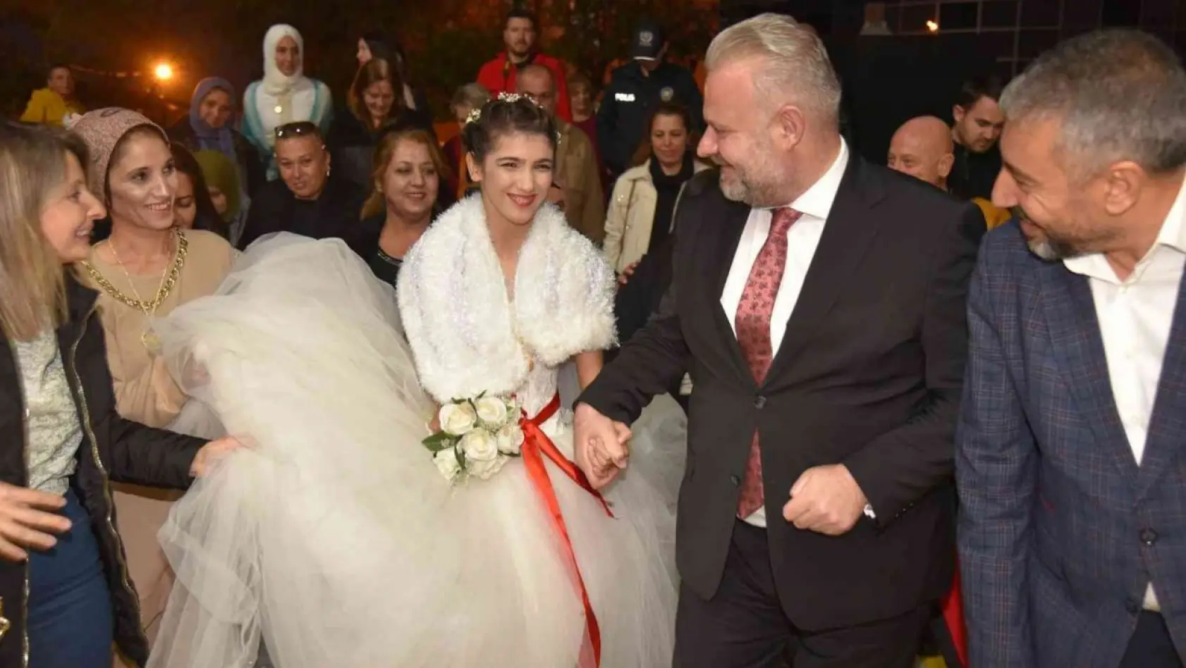 Özel gereksinimli Rabia'nın düğün hayali gerçek oldu