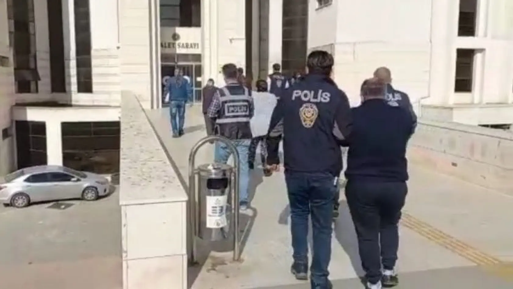 Polisten Edremit Körfezi ilçelerinde fuhuş baskını