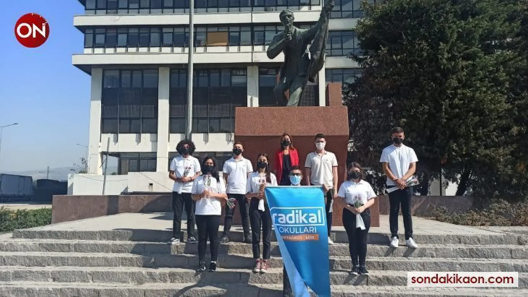 Radikal Okulları öğrencileri, İzmir'in kurtuluşunu ders olarak yerinde işlediler