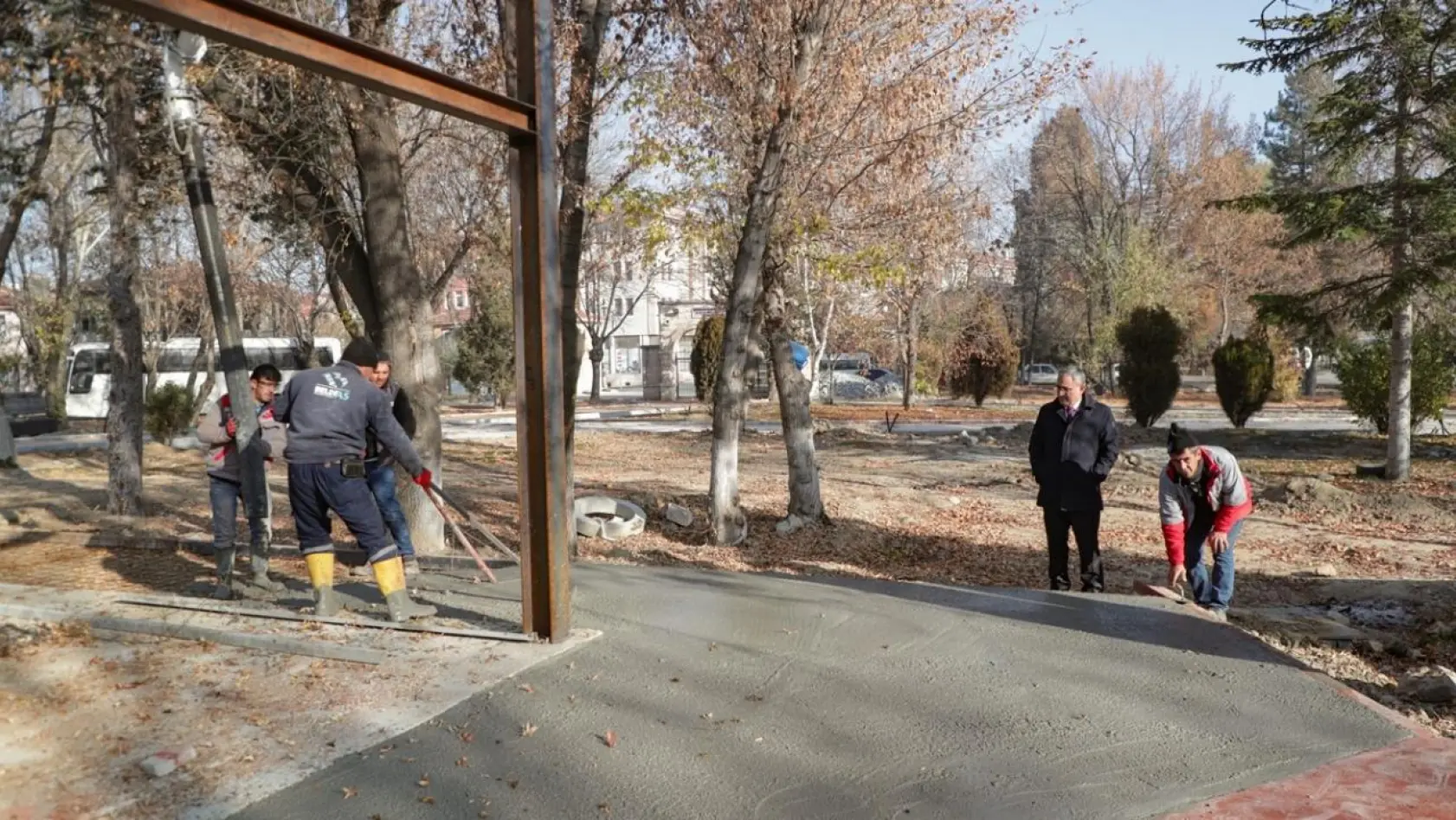 Ressam Ahmet Yakupoğlu Parkı yenileniyor