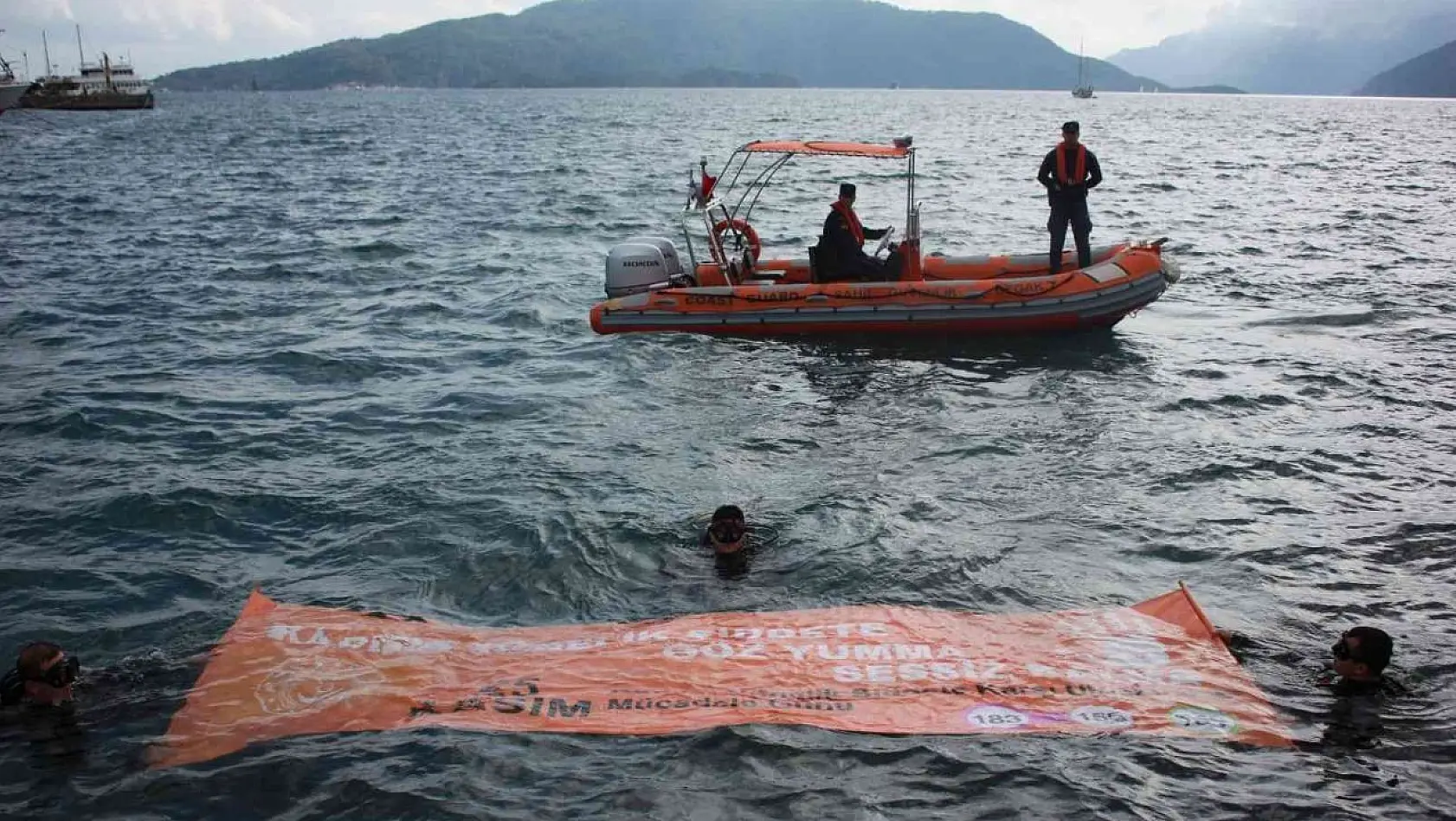 Sahil Güvenlik ekipleri bu kez kadına şiddeti önlemek için daldı