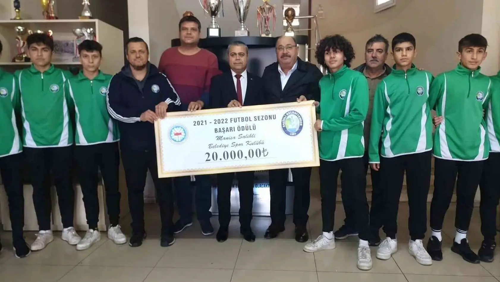 Salihli Belediyespor'a 20 bin liralık başarı ödülü