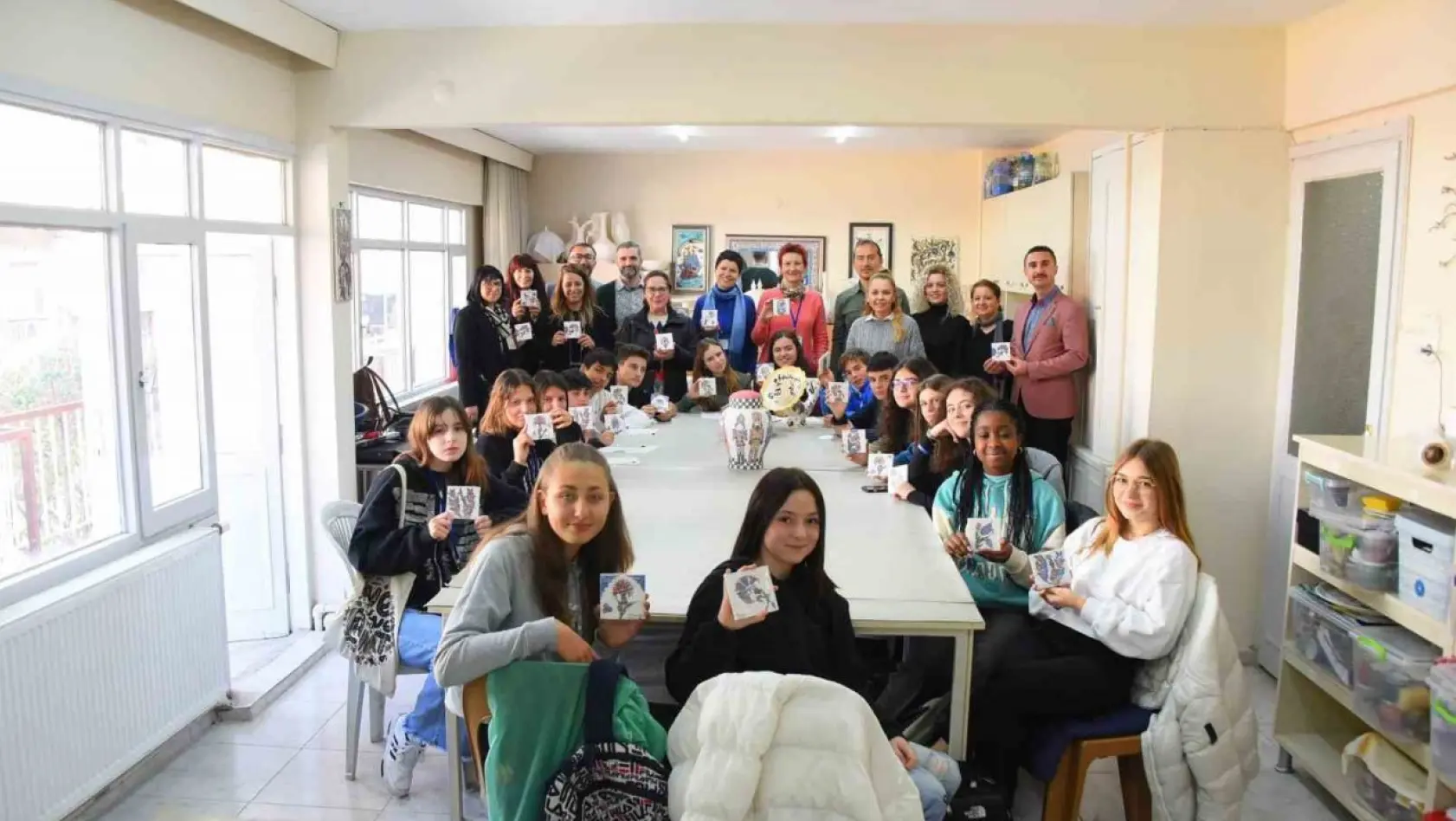 Salihli Çini-Seramik Atölyesi Erasmus öğrencilerini ağırladı