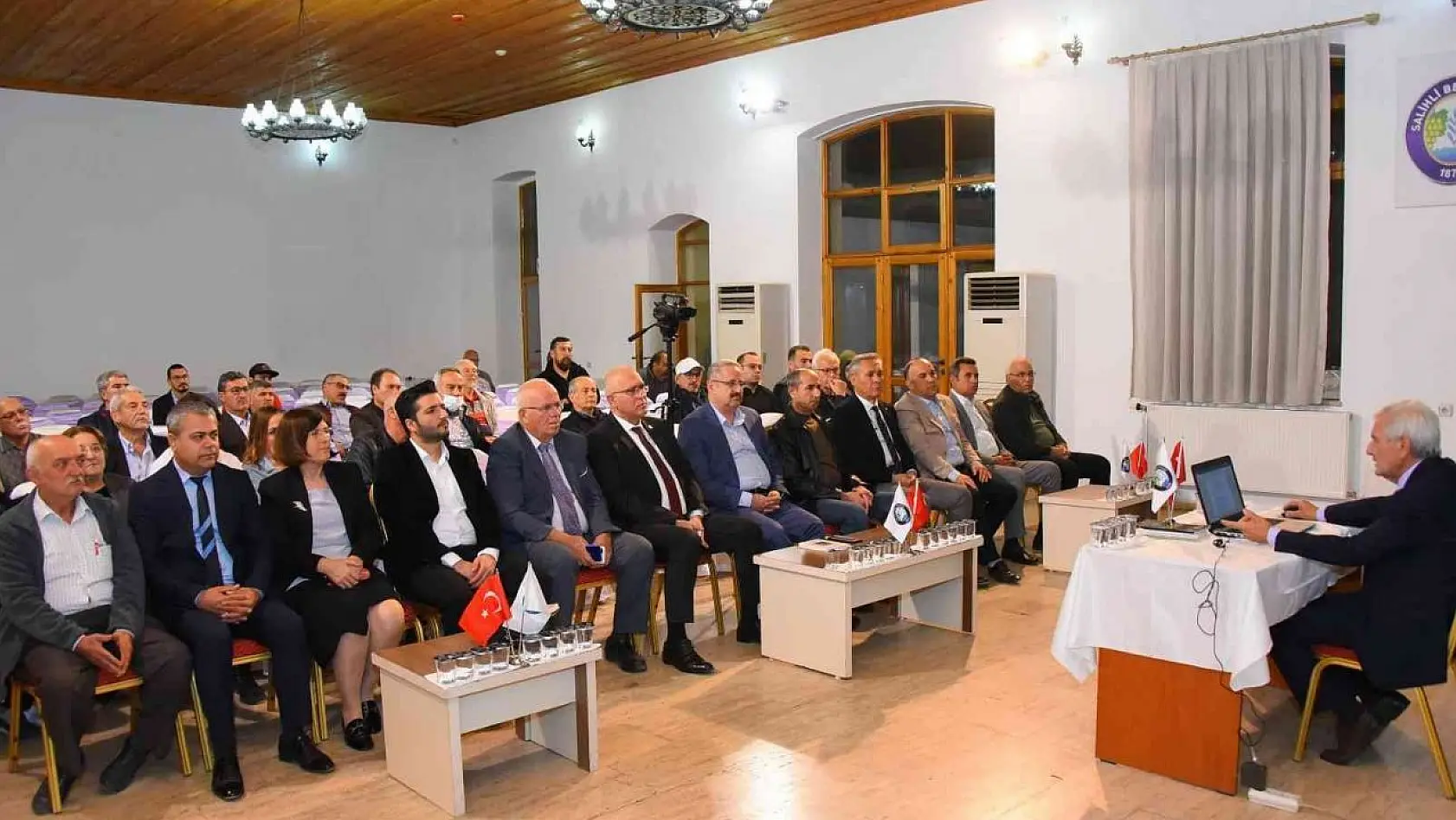Salihli'de 'Atatürk ve Salihli' konferansı düzenledi
