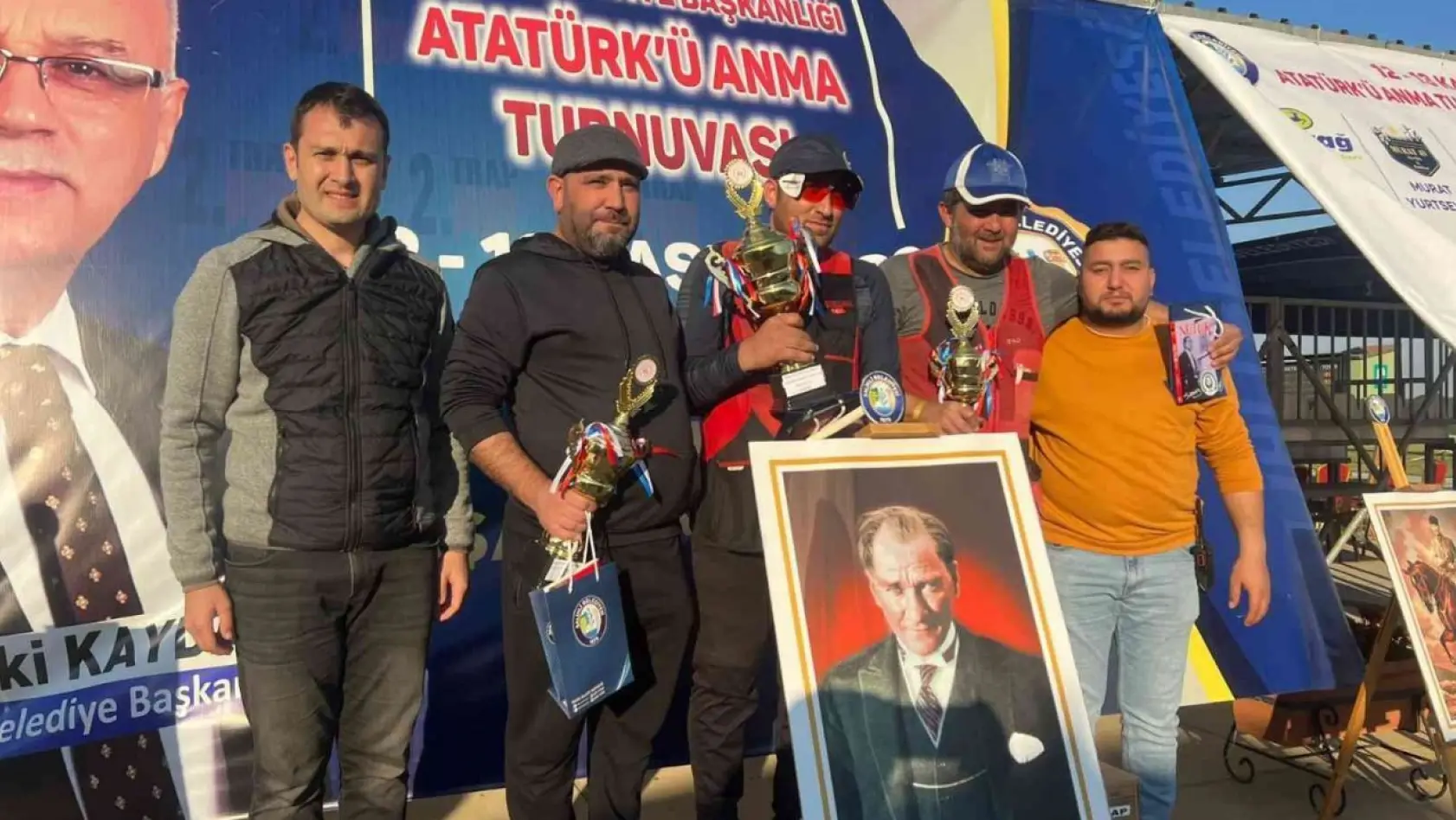 Salihli'de Atatürk'ü Anma Turnuvası'nda dereceye girenlere ödül