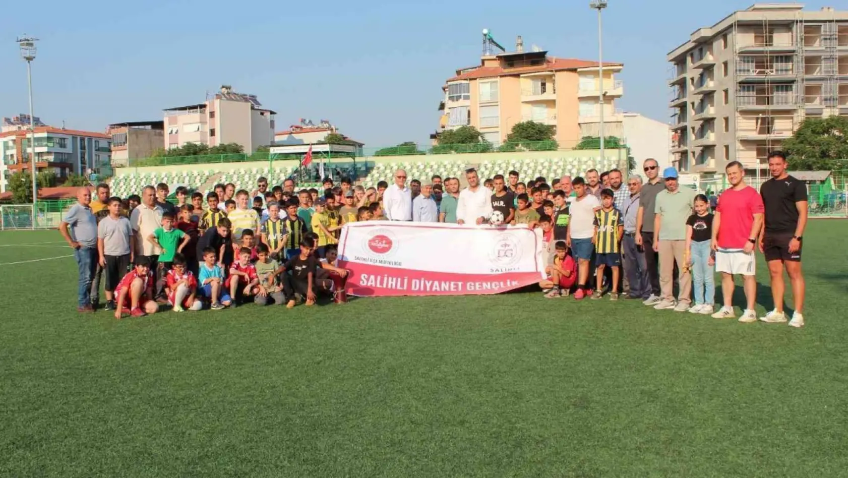 Salihli'de kardeşlik futbol turnuvası heyecanı