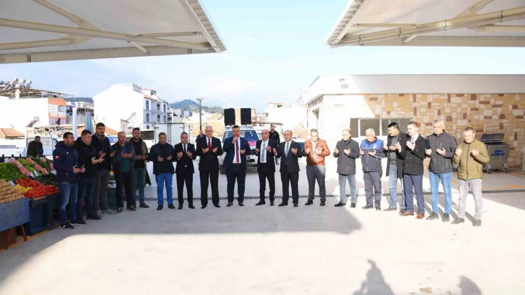 Salihli'de Kurtuluş Çarşısı ve Pazaryeri hizmete açıldı