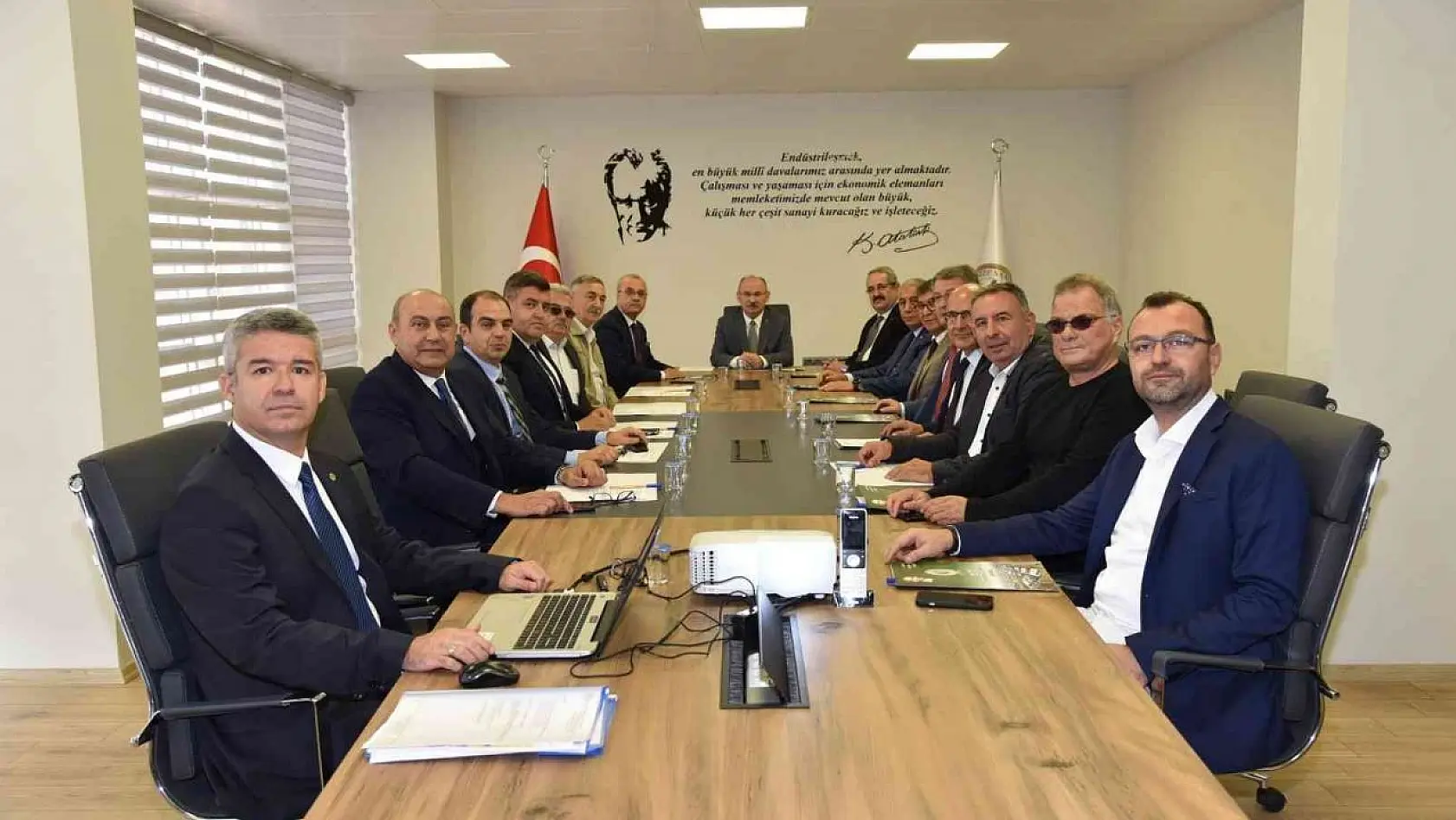 Salihli OSB müteşebbis heyeti Vali Karadeniz başkanlığında toplandı