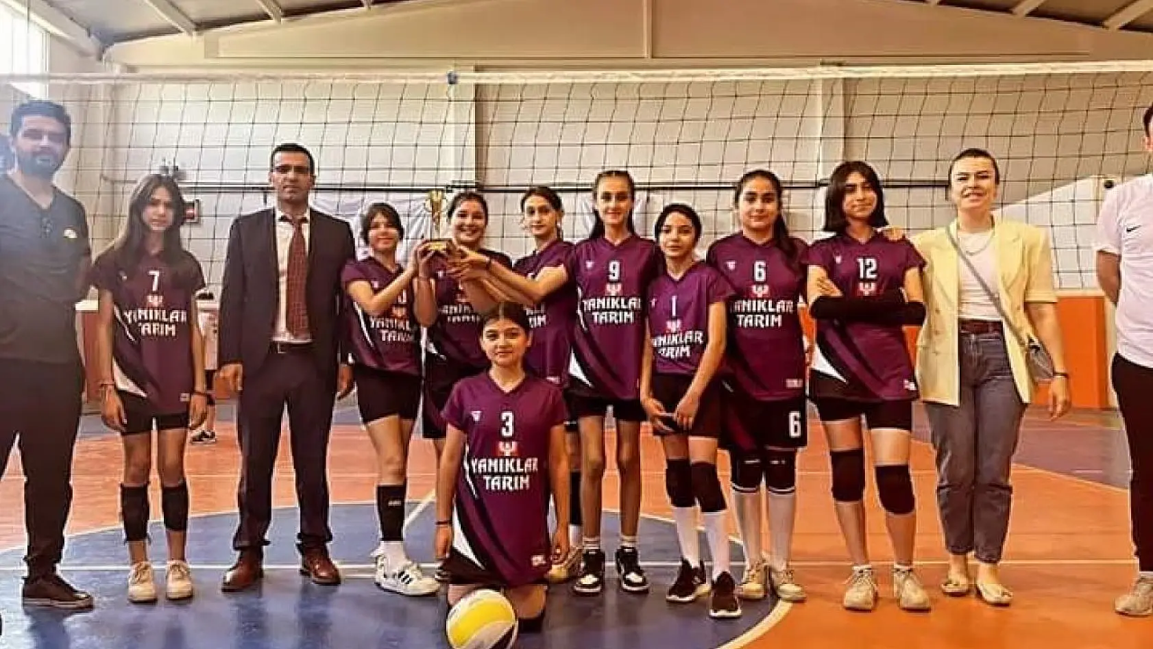 Sarıgöl'de Yıldız Kızlar Voleybol Turnuvası tamamlandı