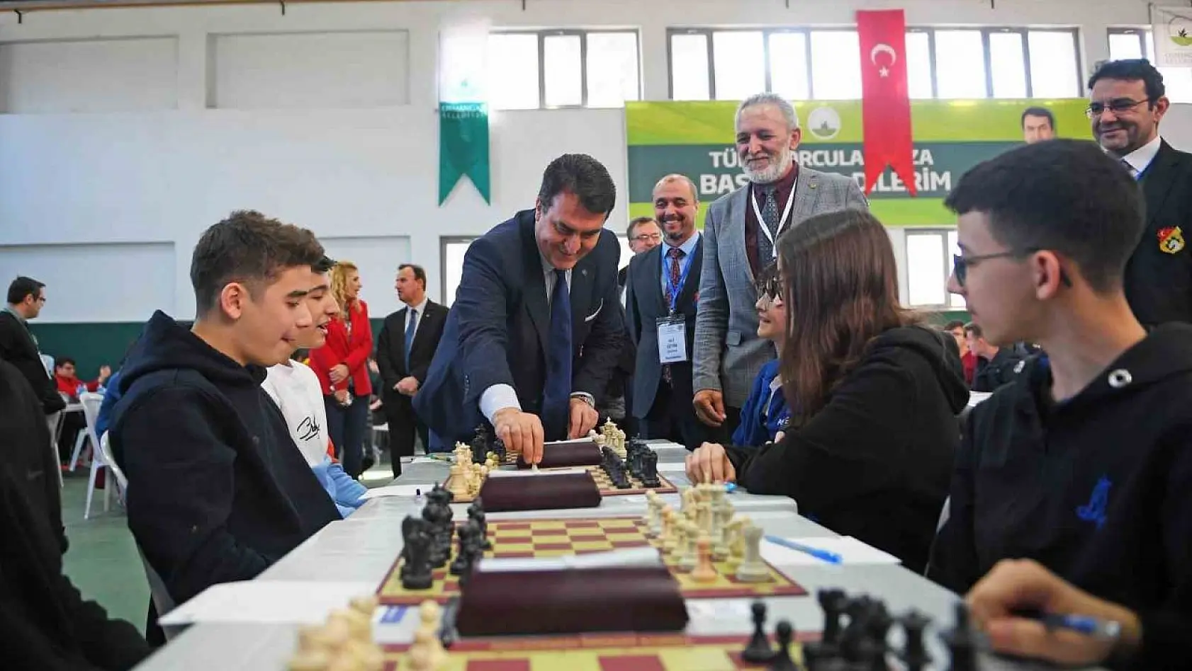 Satranç turnuvasında ilk hamle Dündar'dan