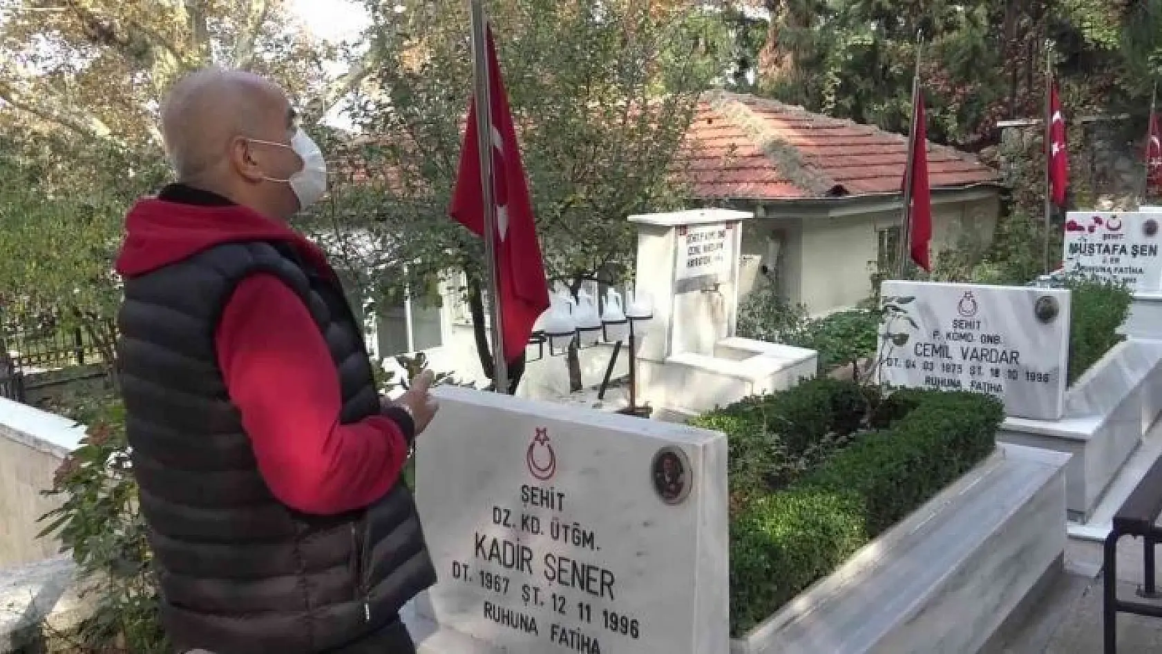 Şehitliği ziyaret eden Bursalılardan Lütfü Türkkan'a tepki: