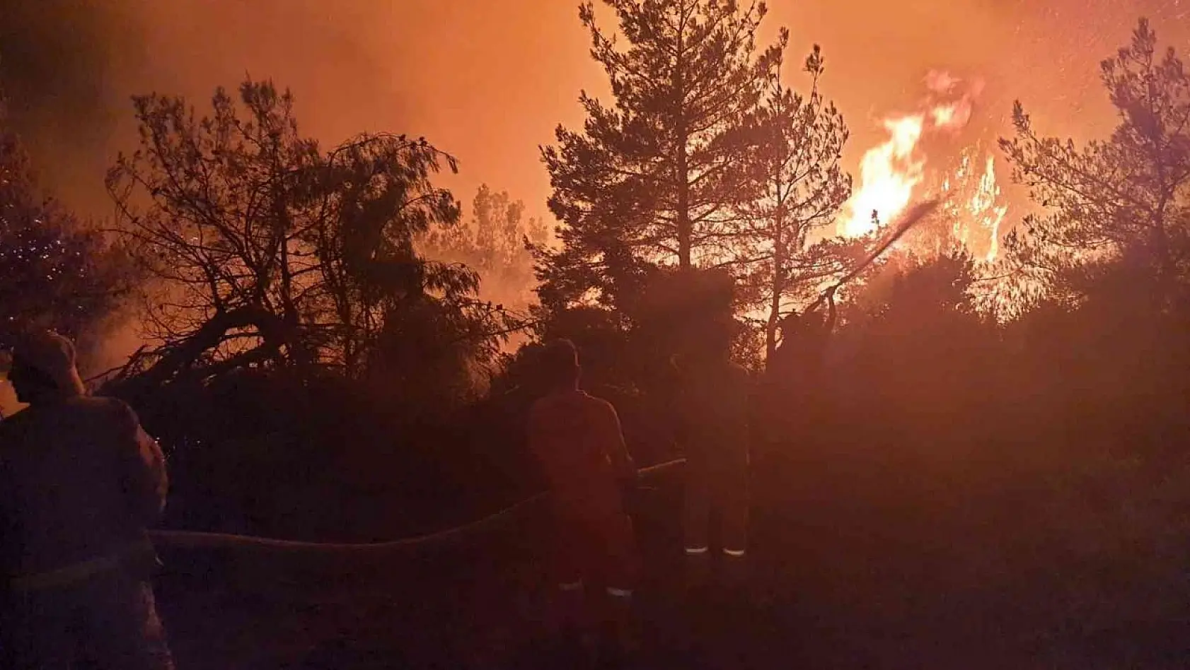 Soma'da orman yangını ile mücadeleye devam ediliyor