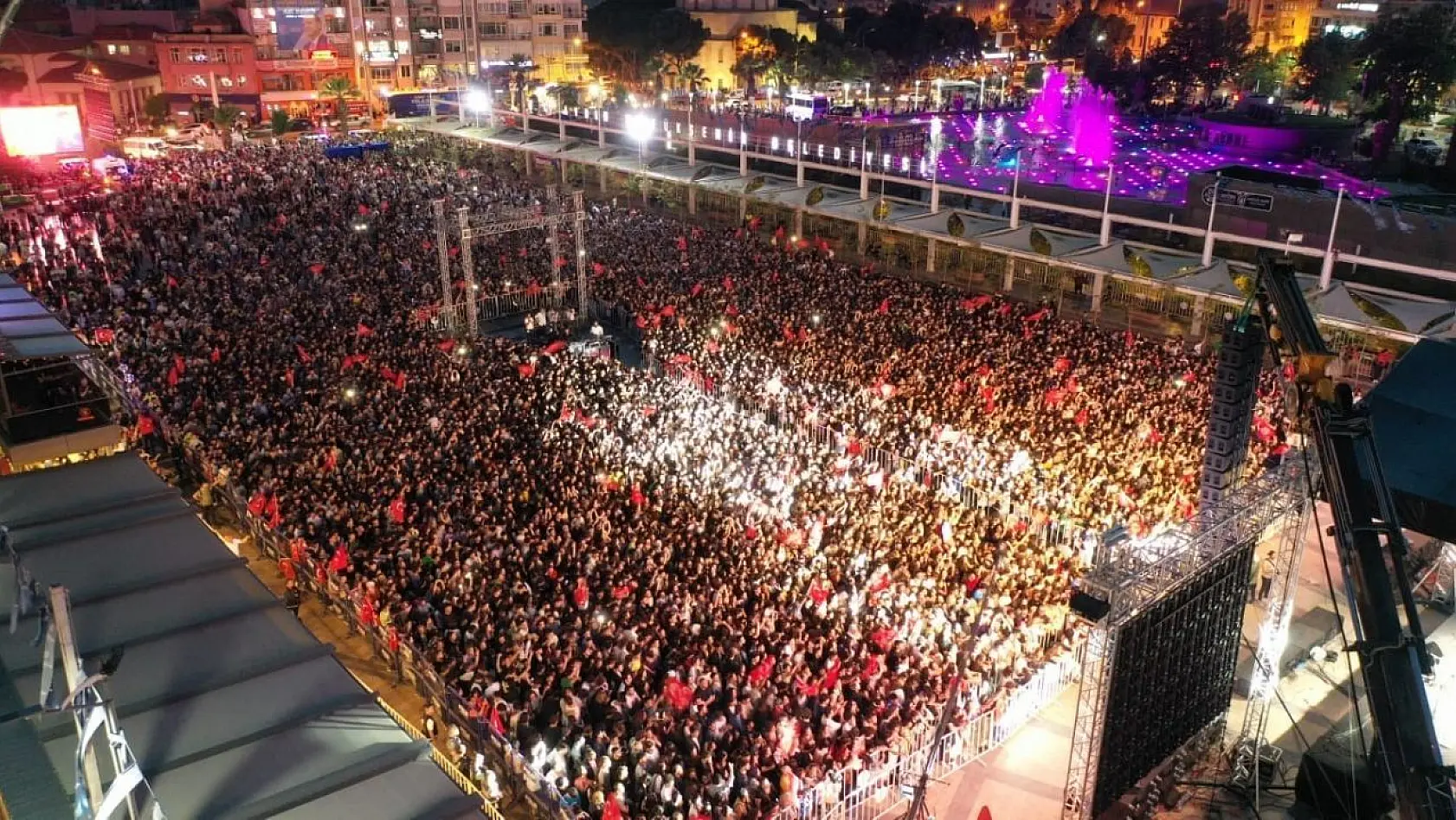 Son yılların en coşkulu gençlik konseri Aydın'da gerçekleşti