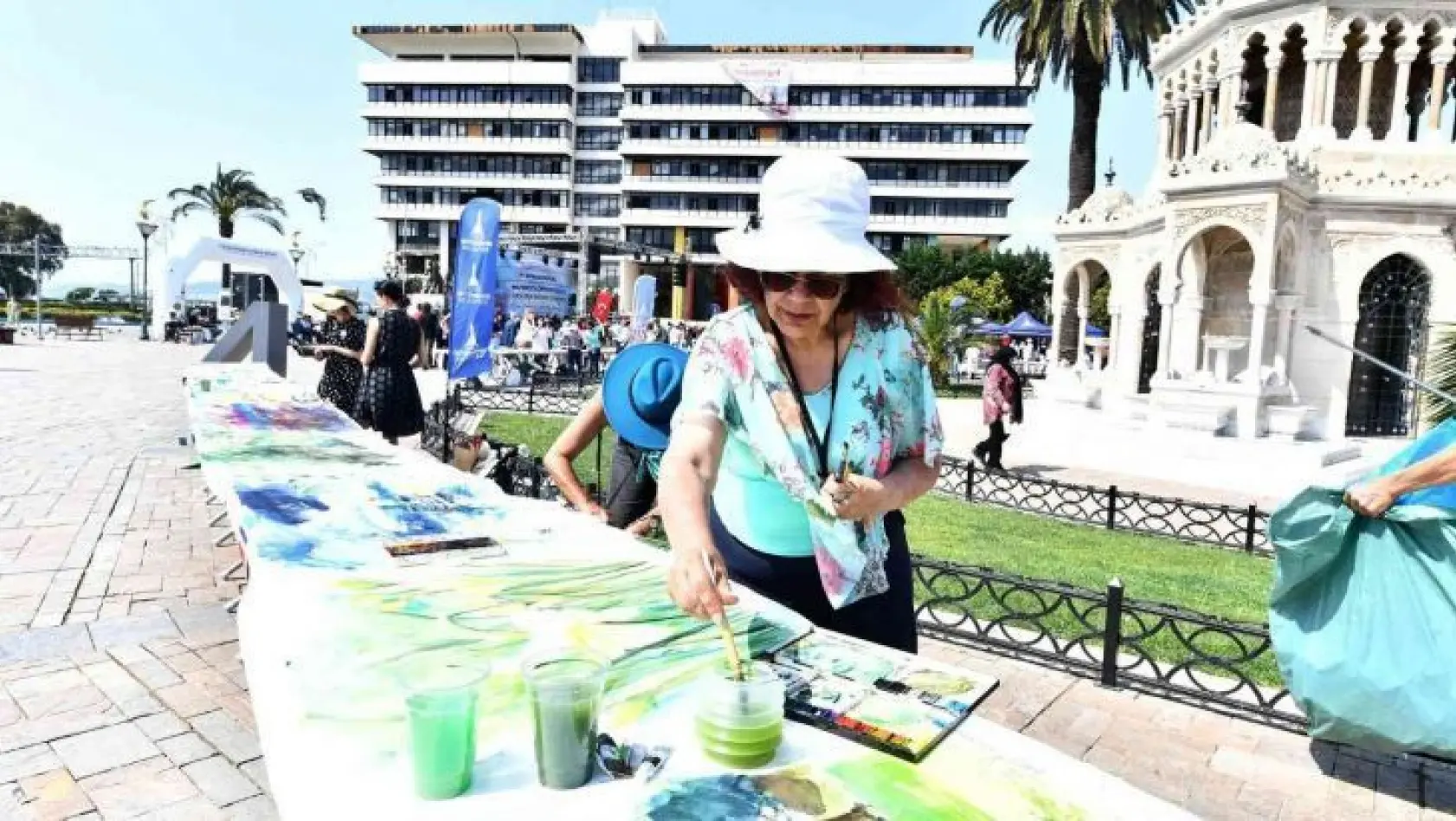 Suluboya Festivali İzmir'e renk kattı