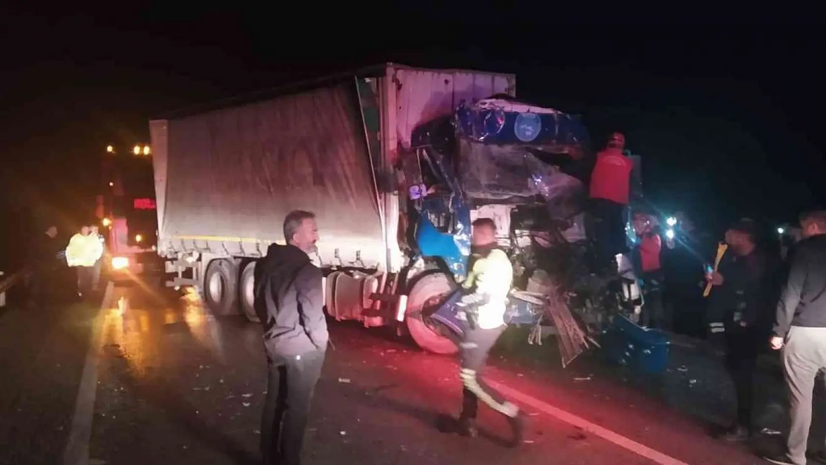 Susurluk'ta trafik kazası, 1 kişi yaralı 1 kişi ölü
