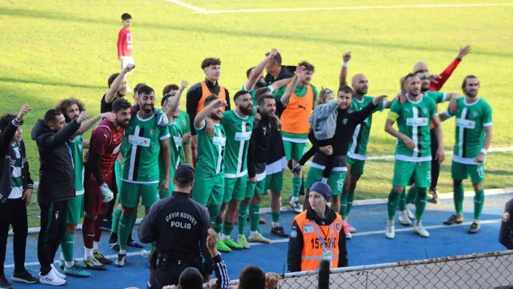 TFF 3. Lig: Efeler 09 SFK: 3 - 68 Aksaray Belediyespor: 2